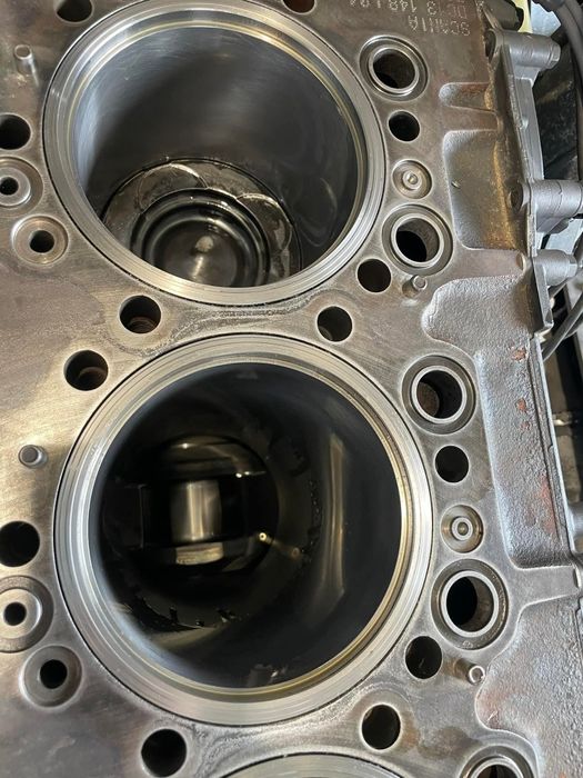 Frezowanie bloku silnika gniazd tulei Scania