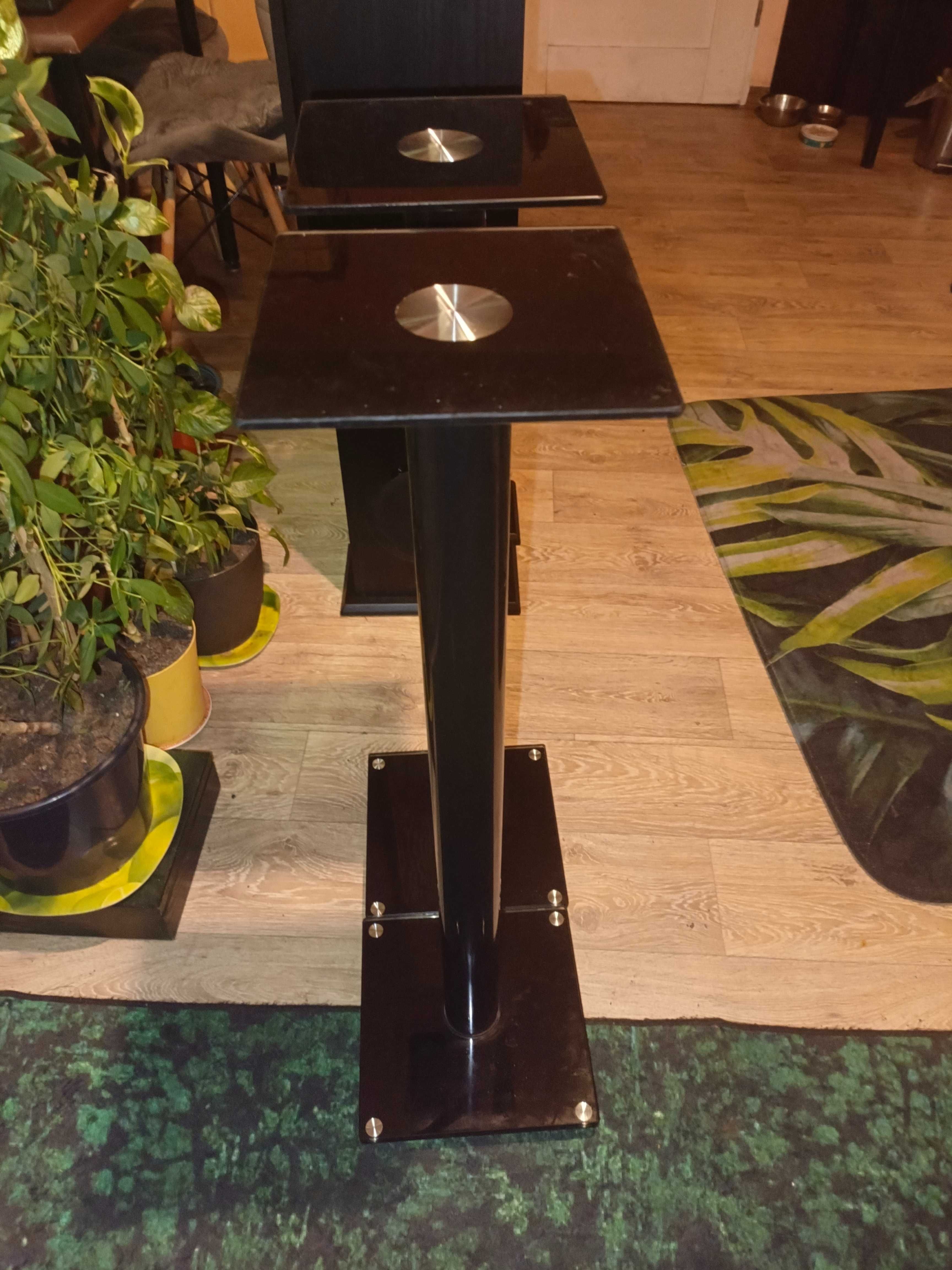 Sprzedam designerskie stojaki- standy z kolcami.