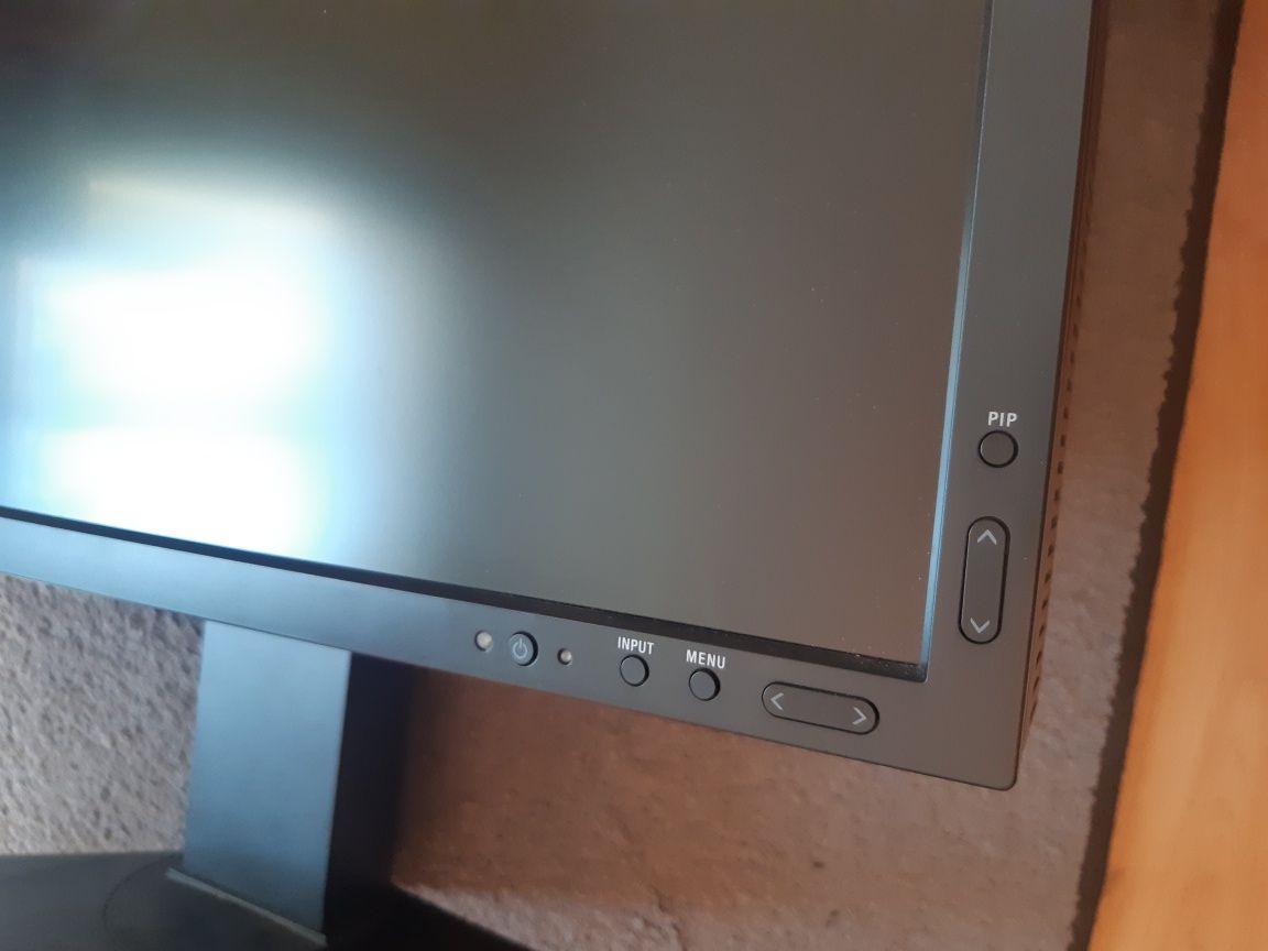 NEC monitor multisync P242W