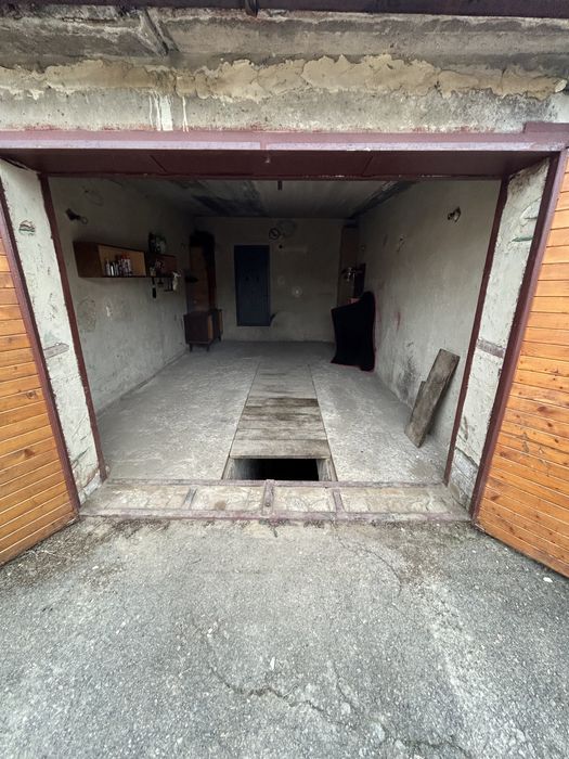 Продам гараж в м. Дубляни з документами на землю і гараж