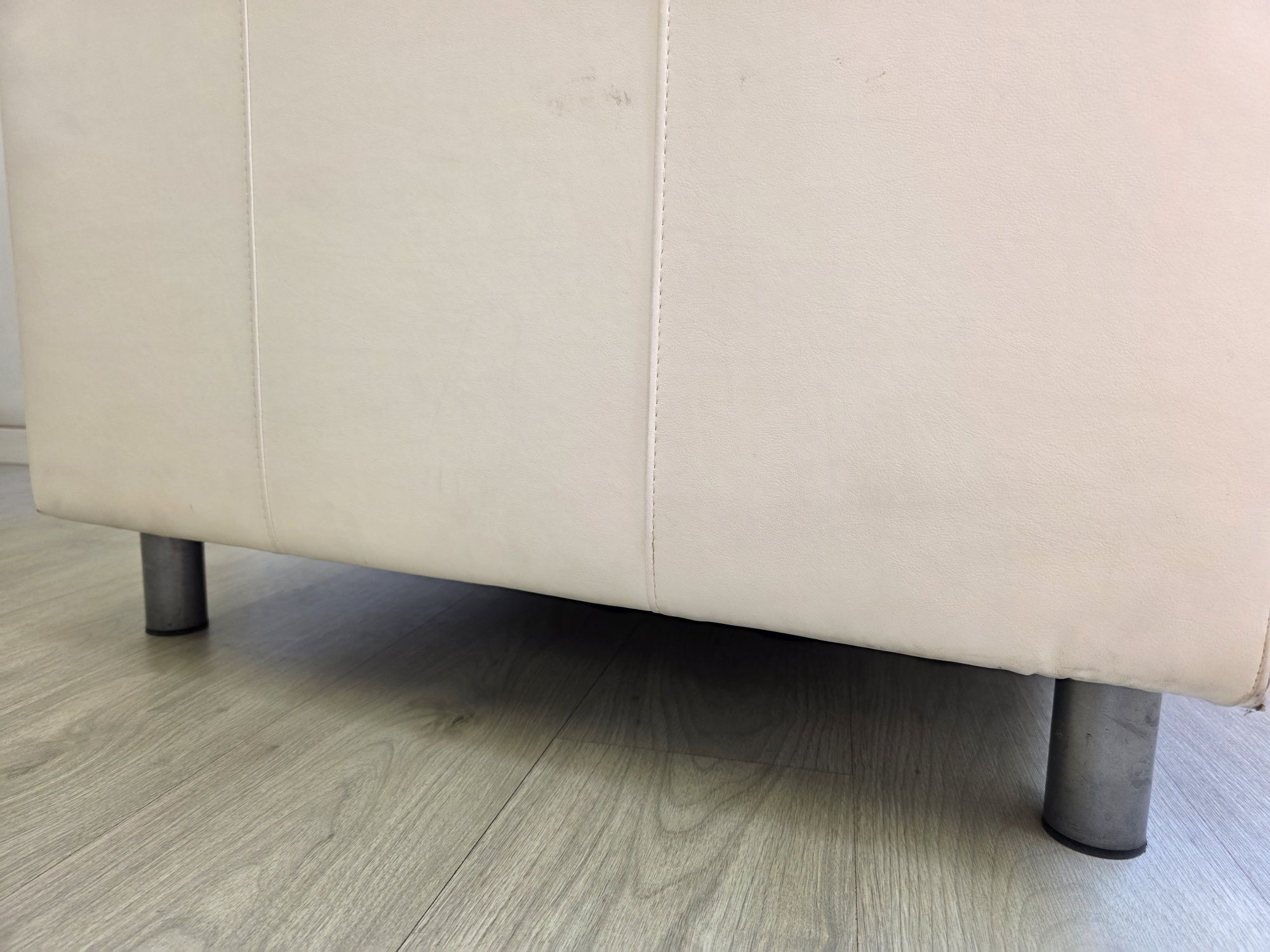 Sofá IKEA Pele Branco Klippan