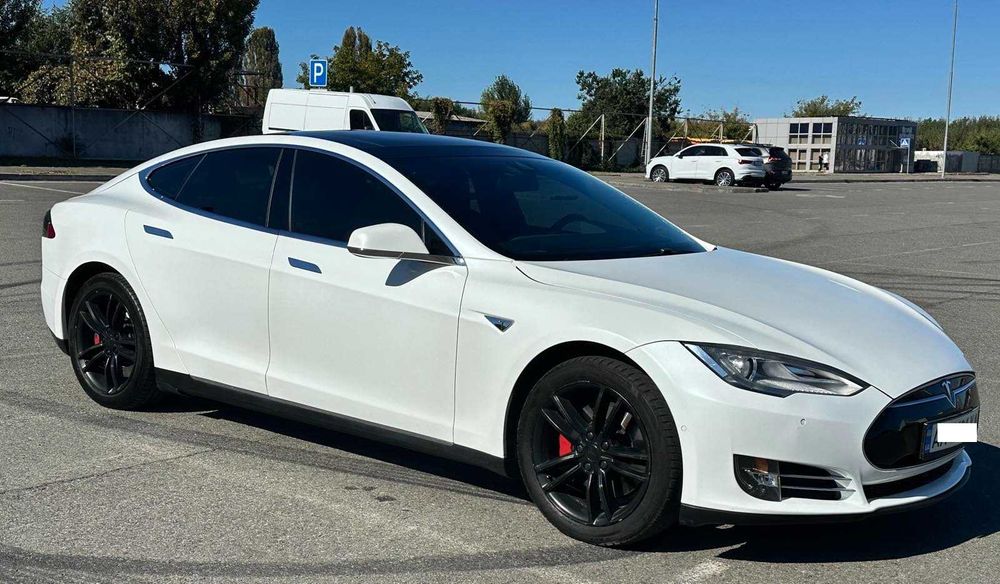 Продам Tesla S 2015
