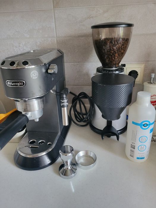 Delonghi ec685 Dedica + macap кавомолка все працює .