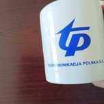 96. Kubek z logo Telekomunikacji Polskiej