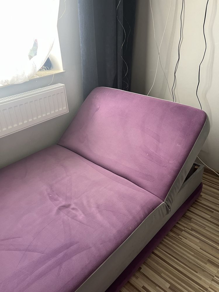 Łóżko z regulowanym zagłówkiem
