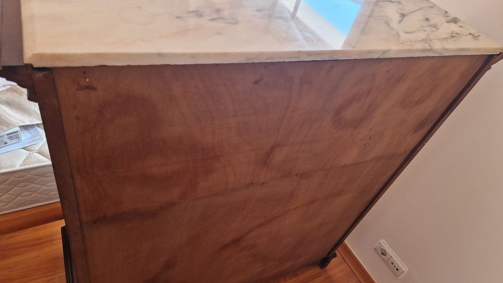 Cómoda  em mogno e pedra