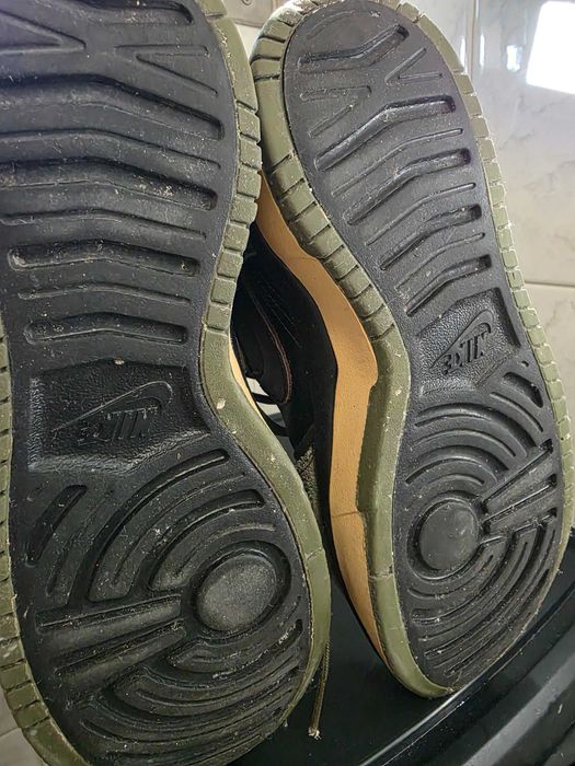 Tenis da Nike verde militar