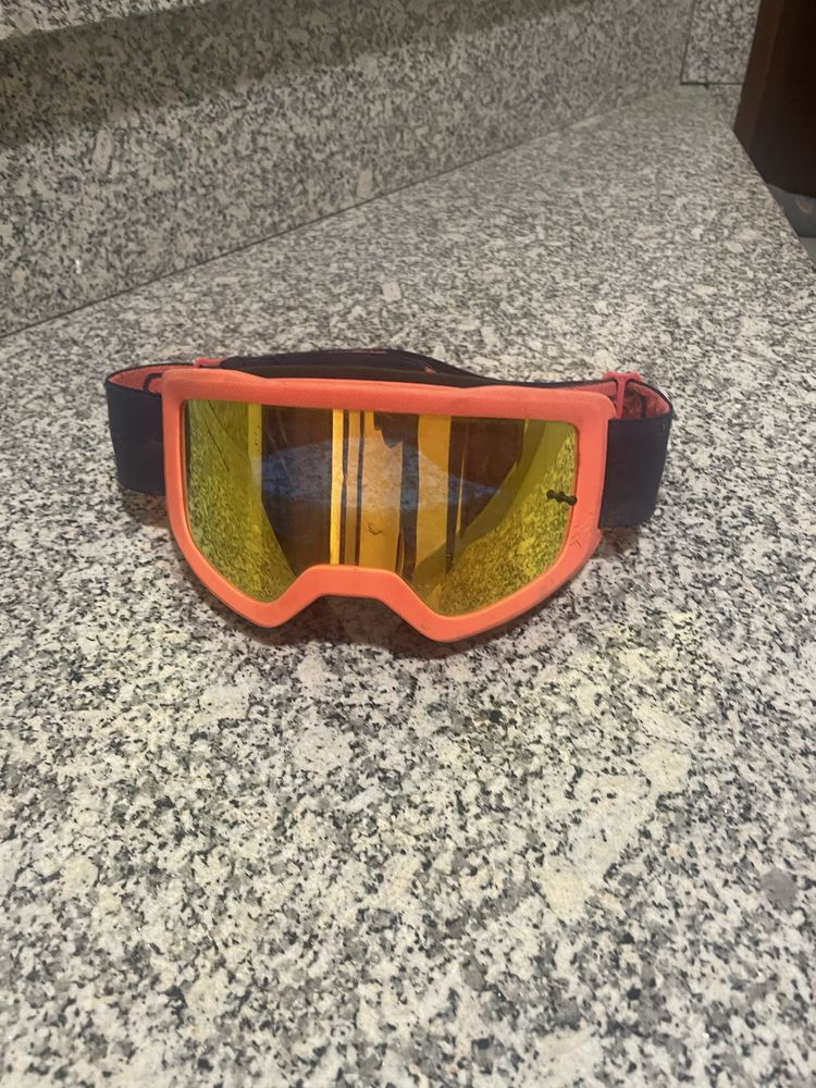 Vendo  conjunto Capacete Just1 e óculos Fox