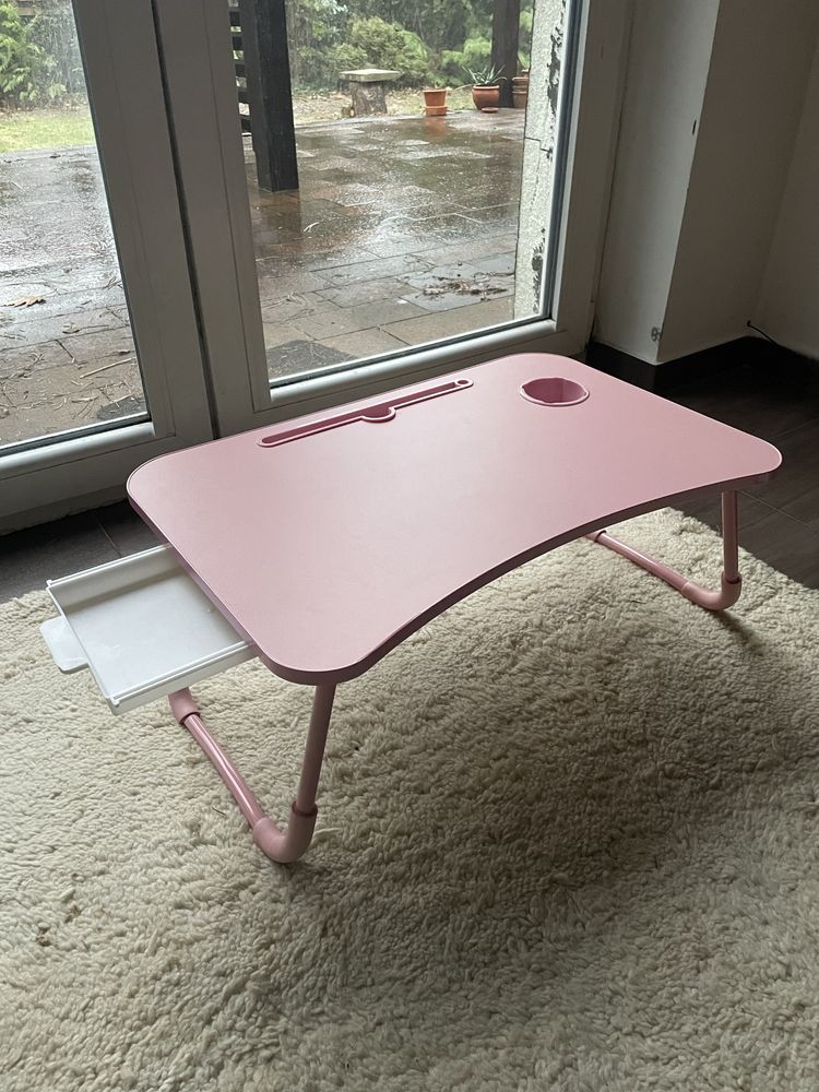 Stoliczek stolik pod laptopa skladany różowy