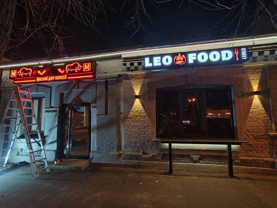 Монтаж реклами, поклейка плівки, натяжка банерів, монтаж лайтбоксів