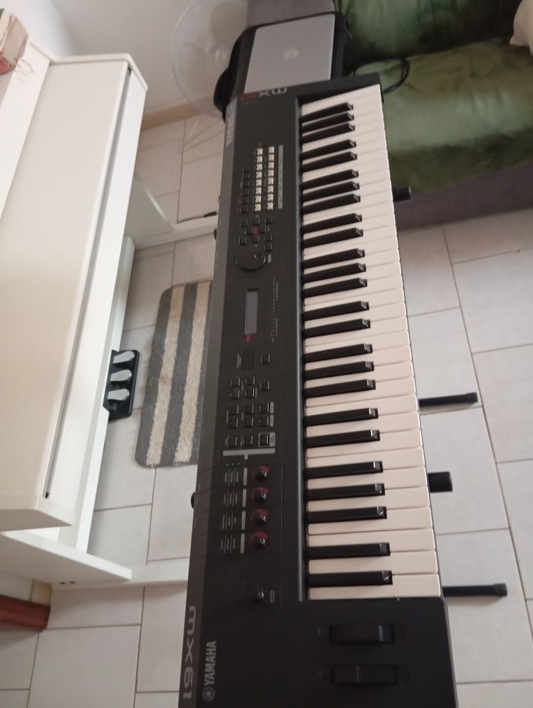 Teclado Yamaha MX 61 como novo turbinado com banco de timbres top