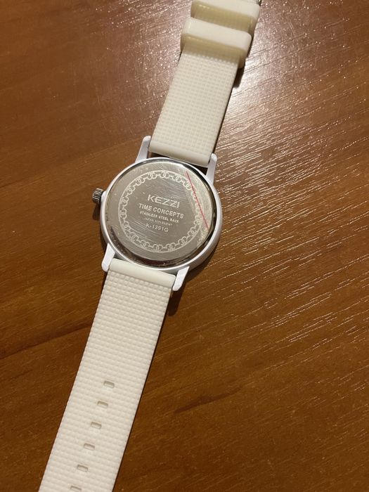 Годинник жіночий білий