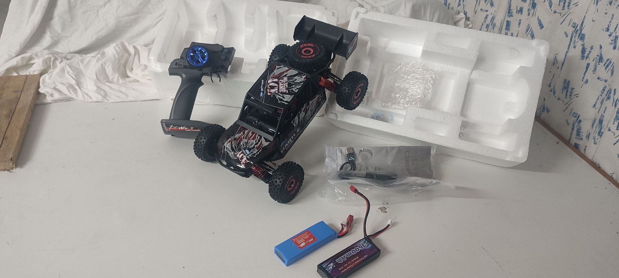 Wltoys 124016, 2 baterias lipo, brushless 75km