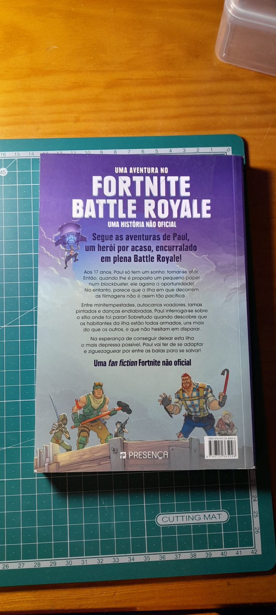 Livro "Uma aventura no fortnite battle royale"