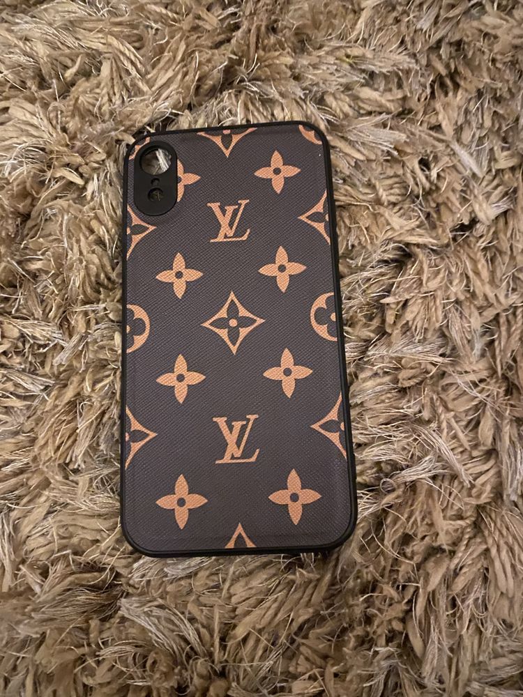 Etui do Iphone XR i do 11 logo LV