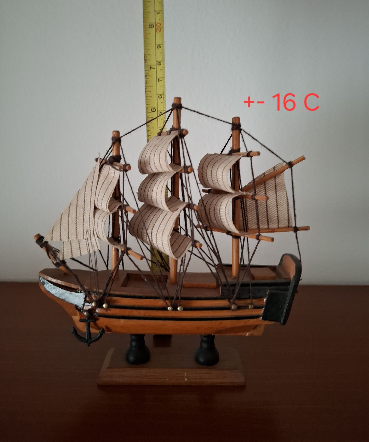 Navio / Caravela / Barco / Veleiro em Madeira
