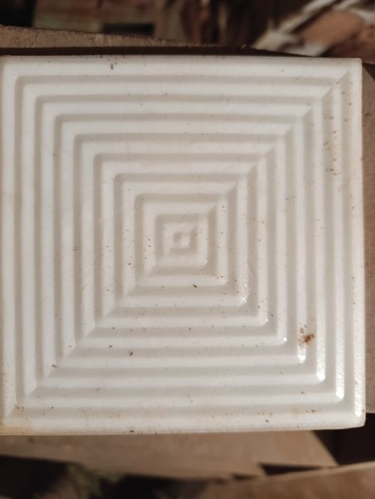 Віддам плитку,плафони,скло даром.Самовивоз.