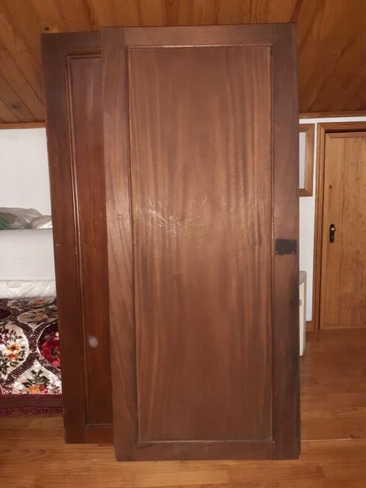 - Conjunto de 10 peças de madeira de castanho antigo.