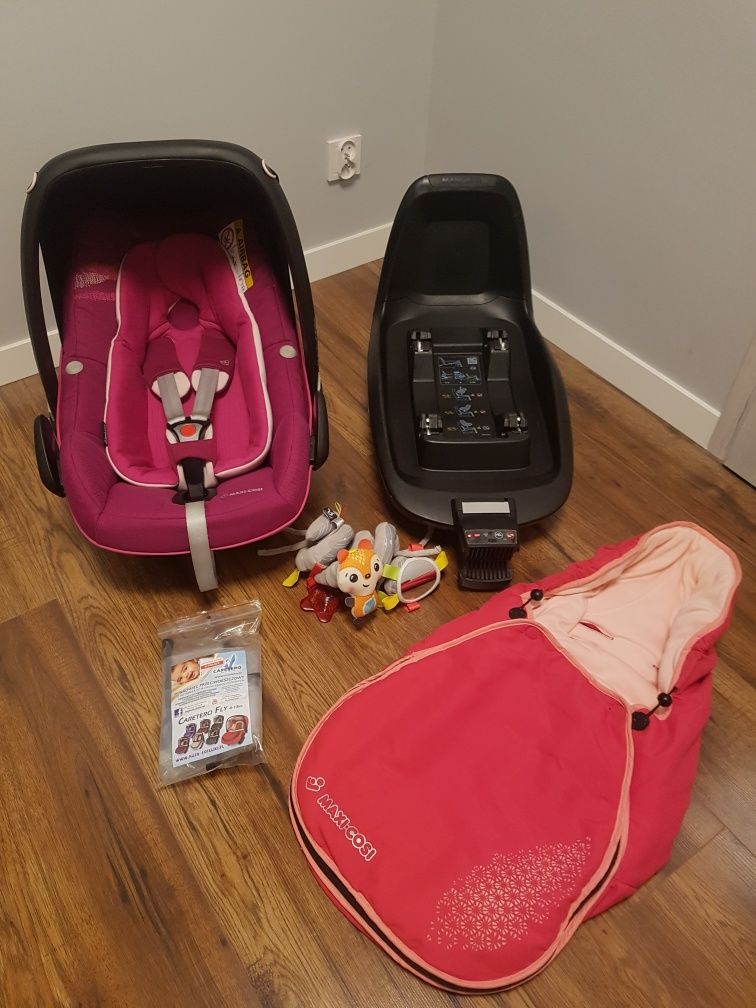 Fotelik Maxi Cosi Pebble Plus 0-13kg, baza isofix, śpiworek