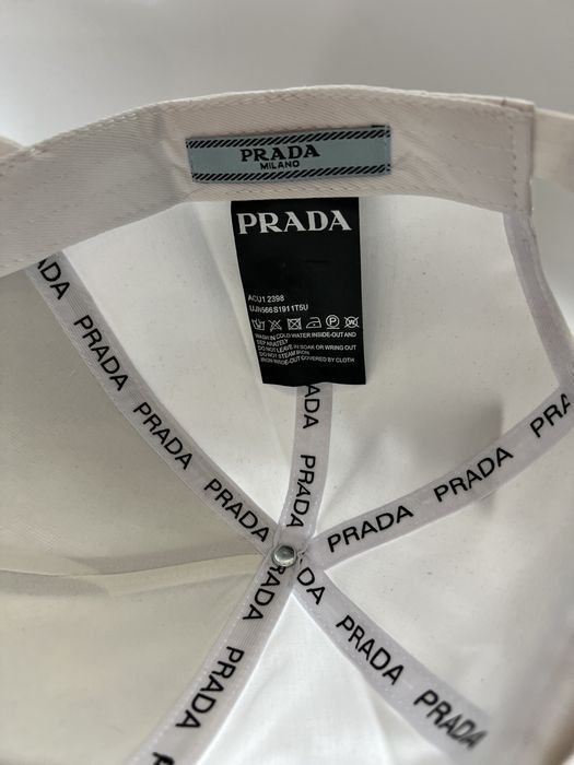 Кепка prada біла та беж