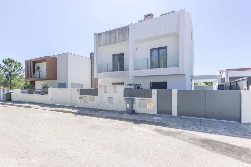Exelente Moradia Quatro assoalhadas - com Piscina -  ARRENDAMENTO