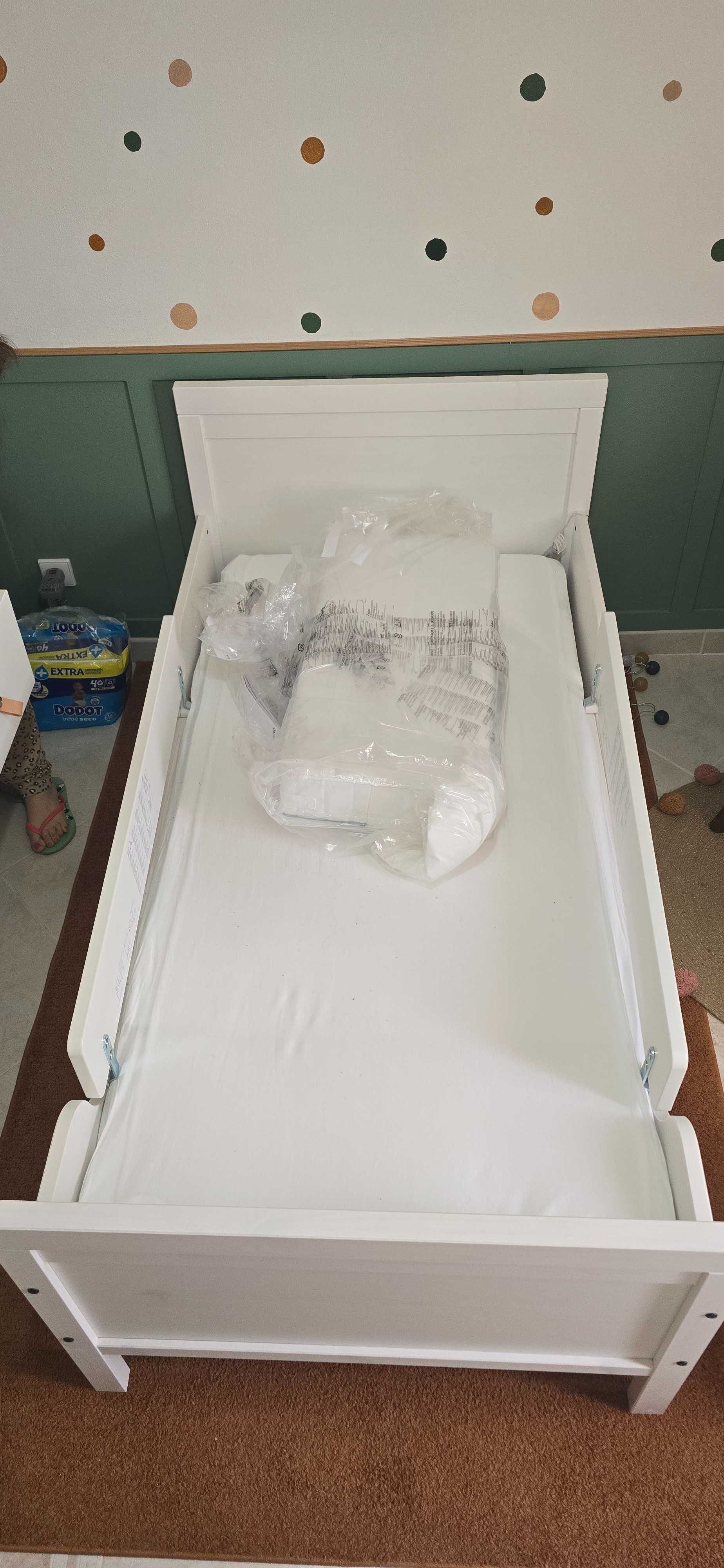 Vendo Cama de criança  com colchão e suportes laterais