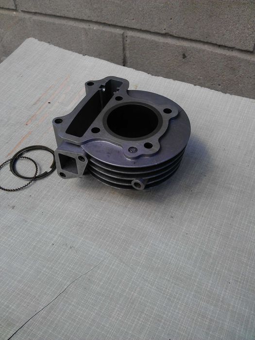 Циліндр на Китайський скутер 80 кубів.