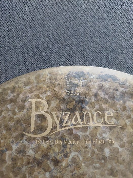 Meinl Byzance Extra Dry Hi-Hat 15" — Usados, excelente estado