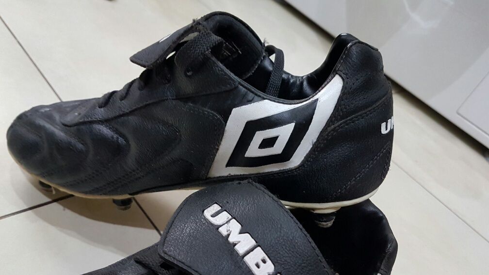 Buty piłkarskie umbro wkręty skórzane