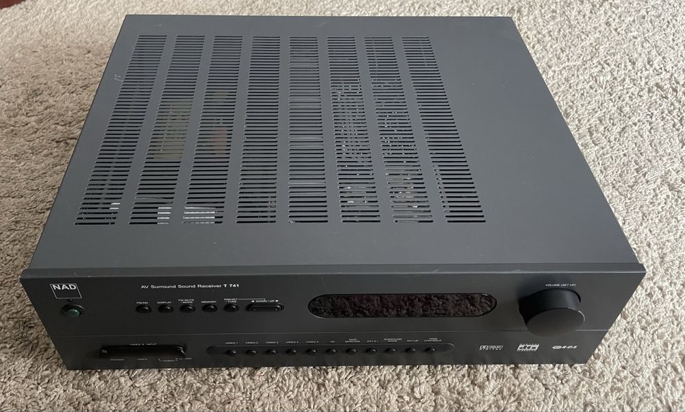 Amplificador NAD T 741