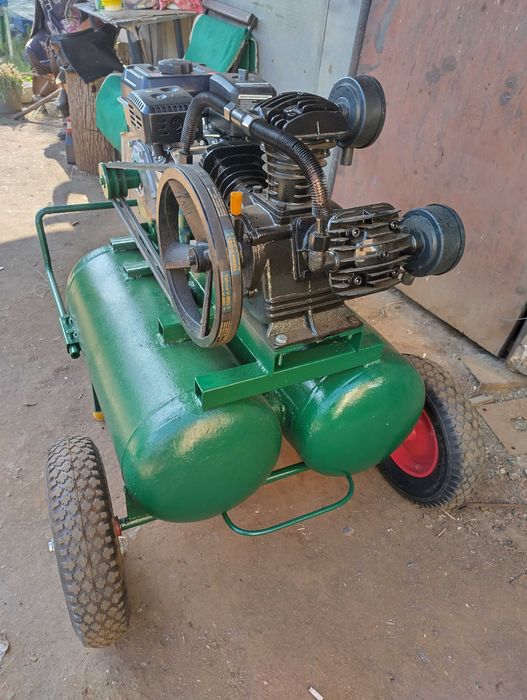 Відмінний компресор з бензиновим  або электродвигатель 220\380 вольт