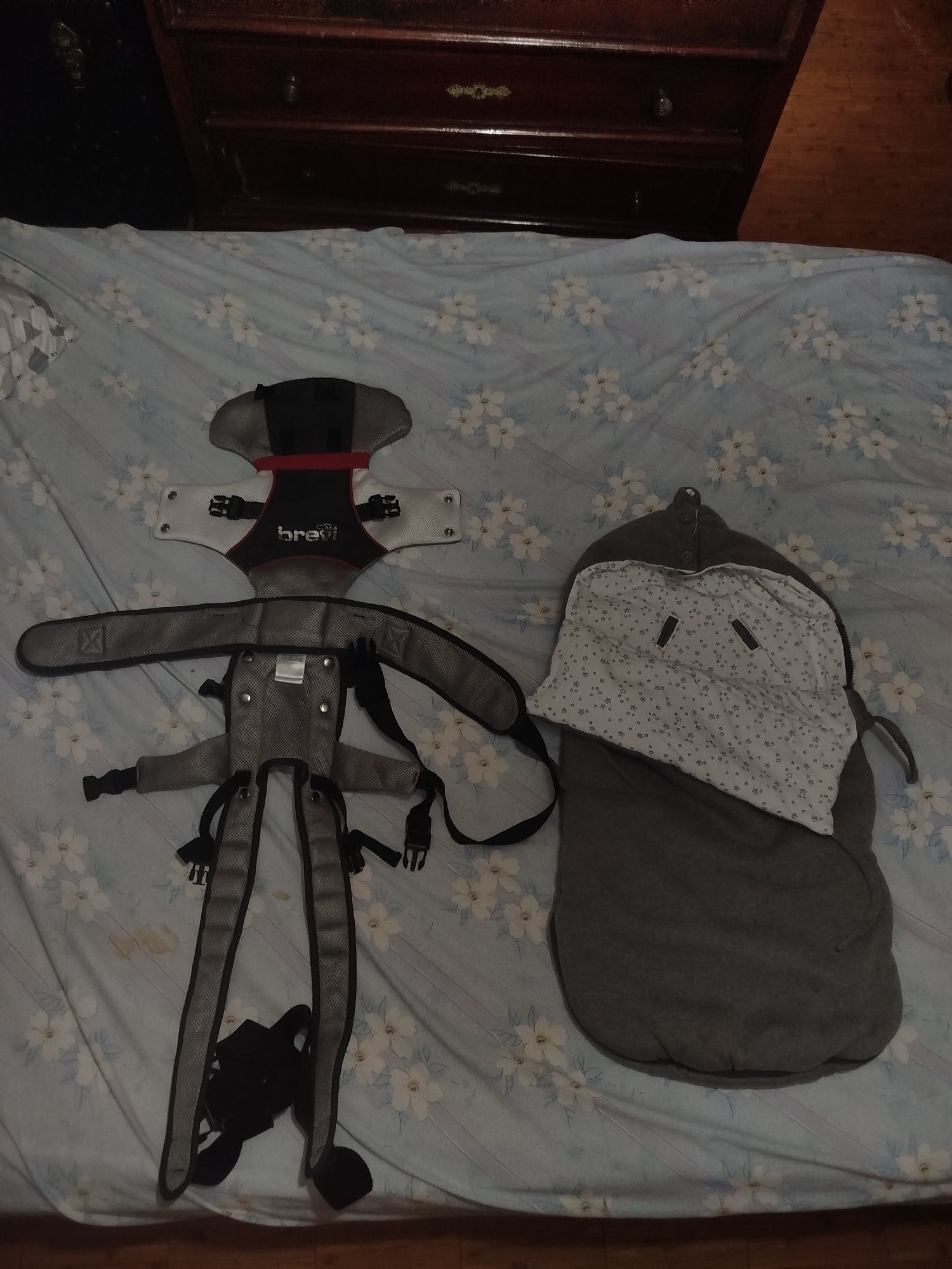 Cadeira de balanço, marsupio e saco de dormir para bebê