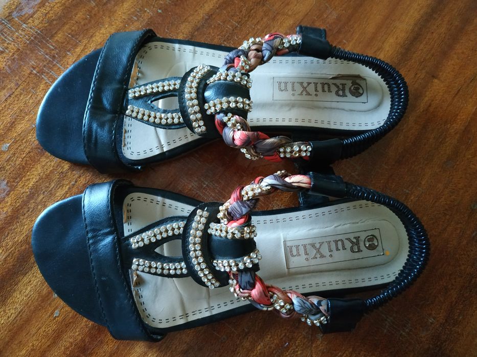 Сандалии на лето р.38 стелька 24 см.