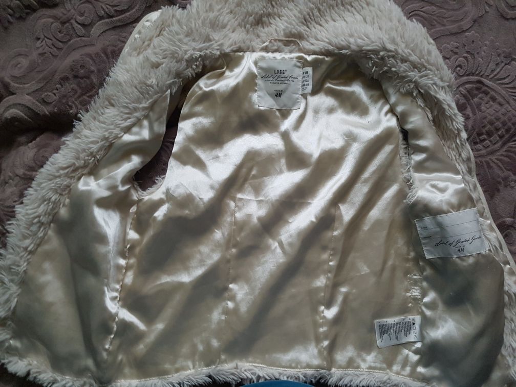 Krótka kamizelka, bezrękawnik z futerka, zapinany H&M 140