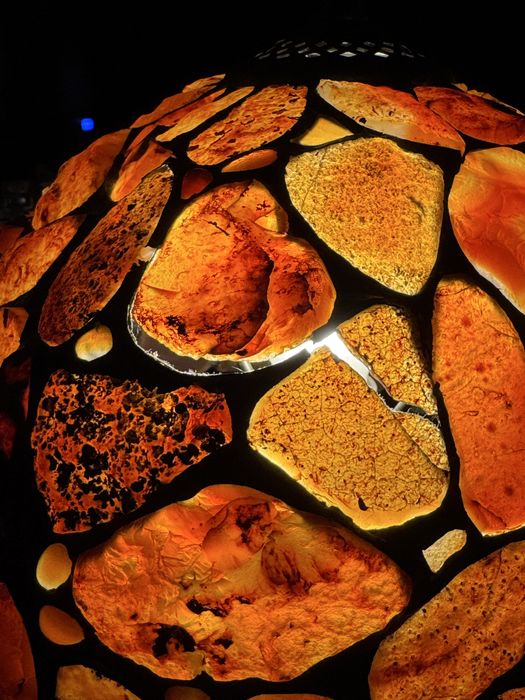 Lampa witrażowa z bursztyna