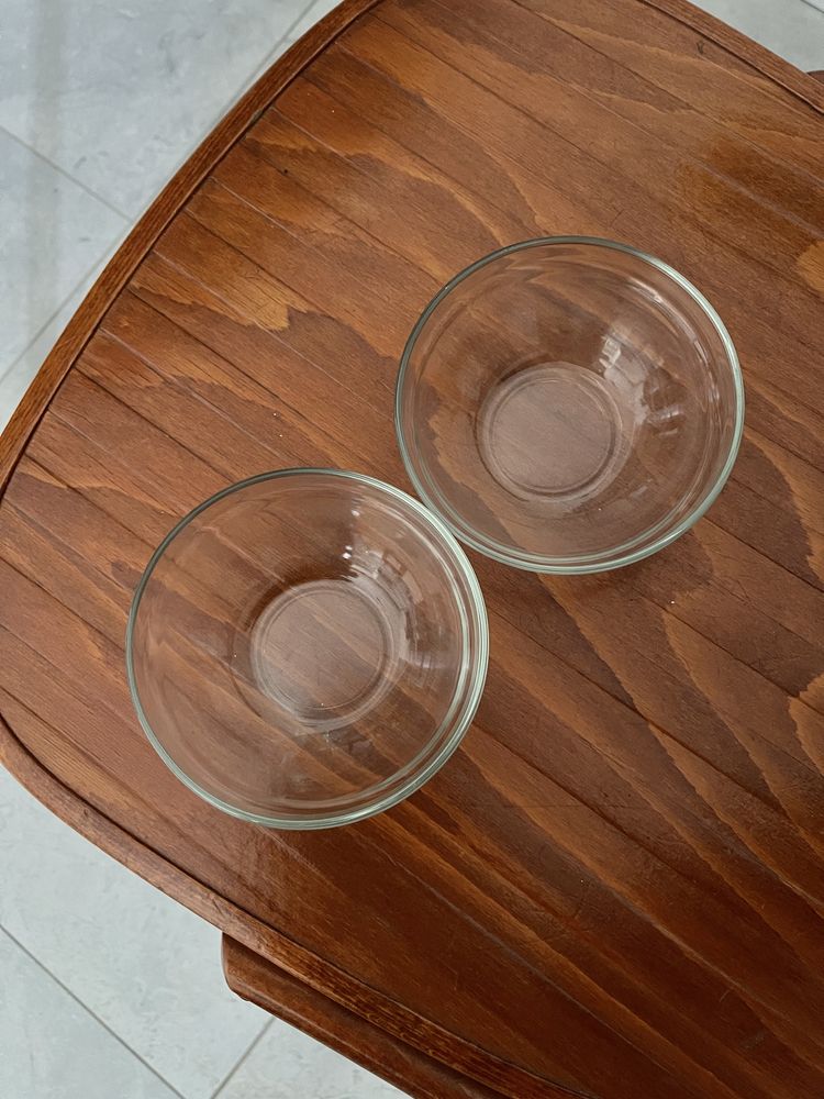 Dwie szklane miseczki miski szkło kuchnia