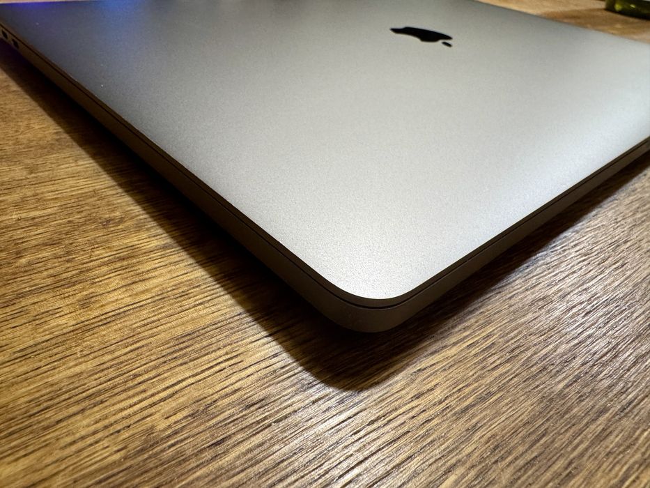 Macbook pro 16 2019 apple 16gb ram 256gb i7