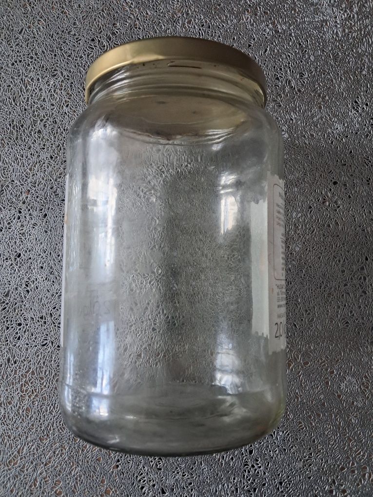 Słoik mieszczący 2kg.