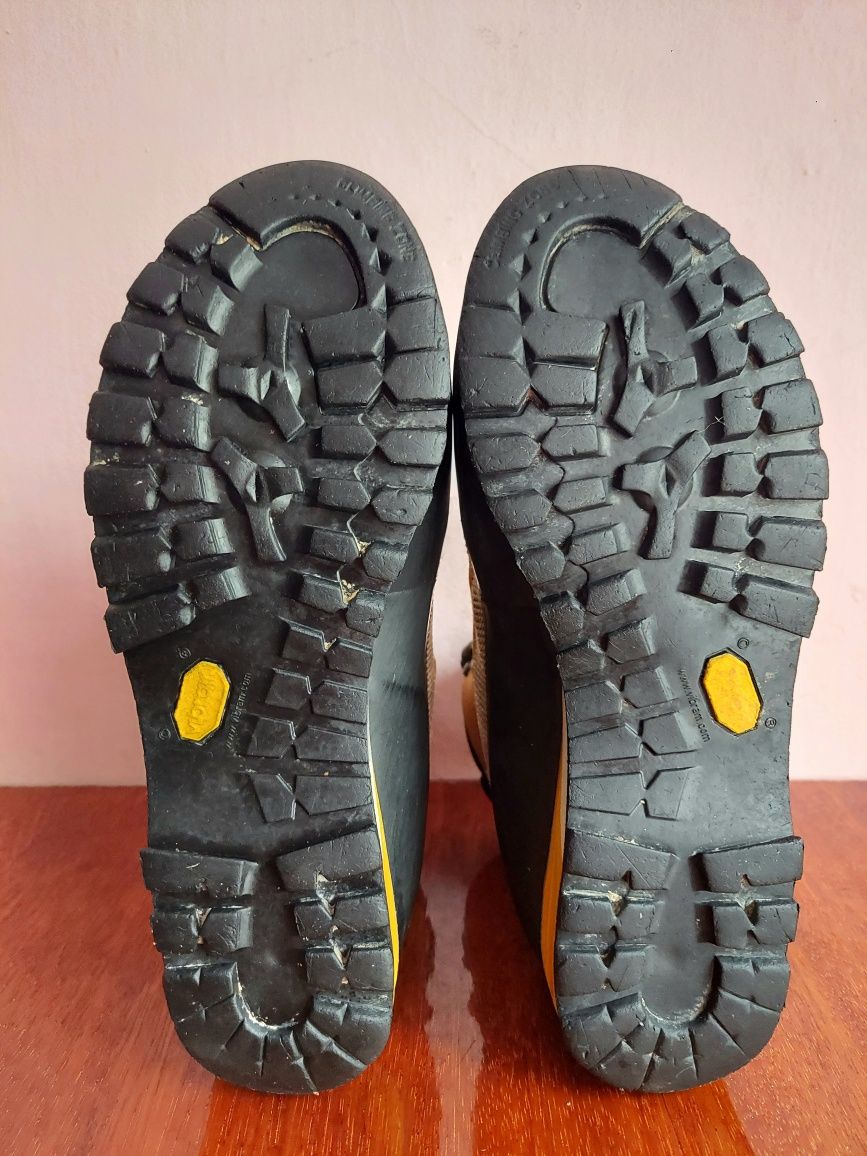 ботінки гірські фірми la sportiva на gore tex vibram оригінал