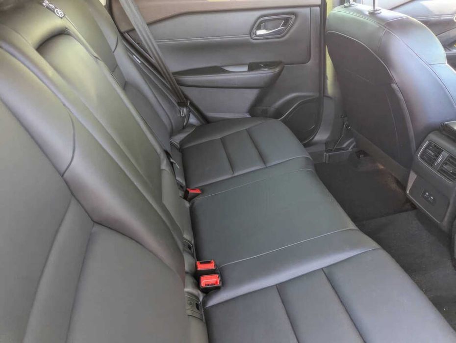 Nissan Rogue SV      2023