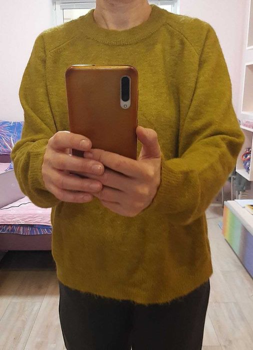 Продаю світерок Zara розміру M-L