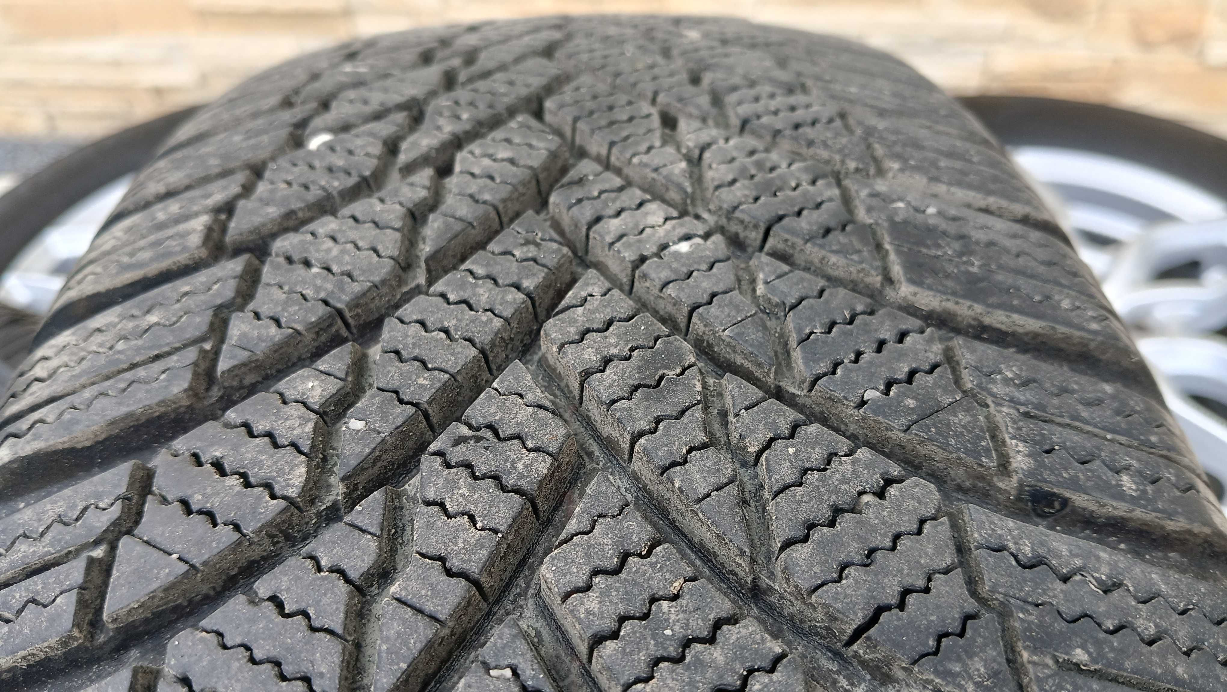 215/70R16  firestone  , zimowe  jak nowe  , 7-8mm ,  2023 r