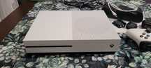 Xbox One S dysk 1T  ładowarka dwa akumulatory