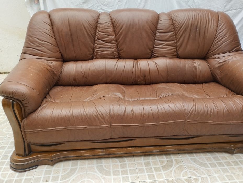 Conjunto de sofás em pele genuína
