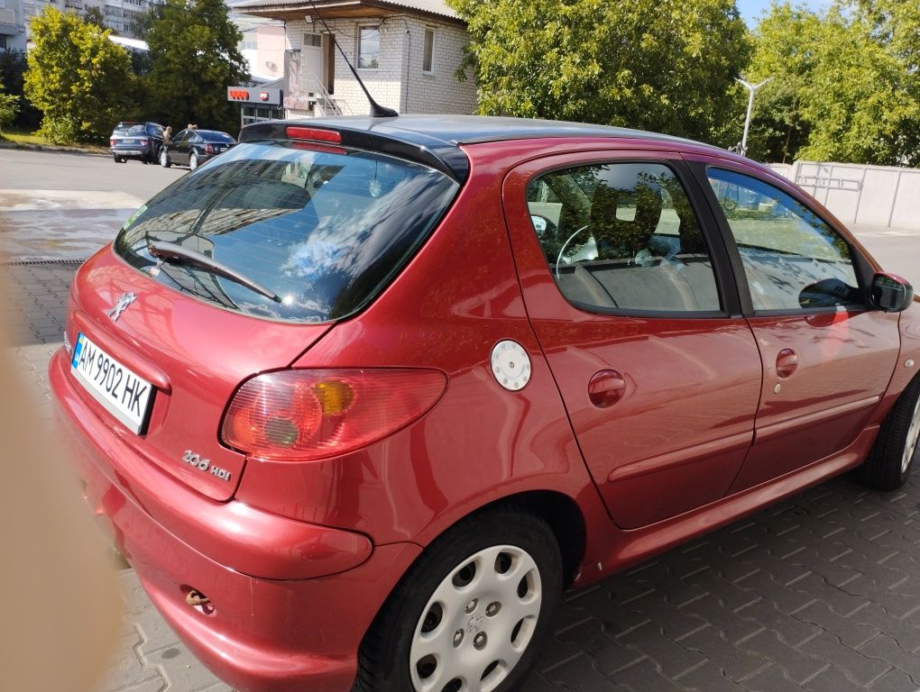 Автомобіль Peugeot 206