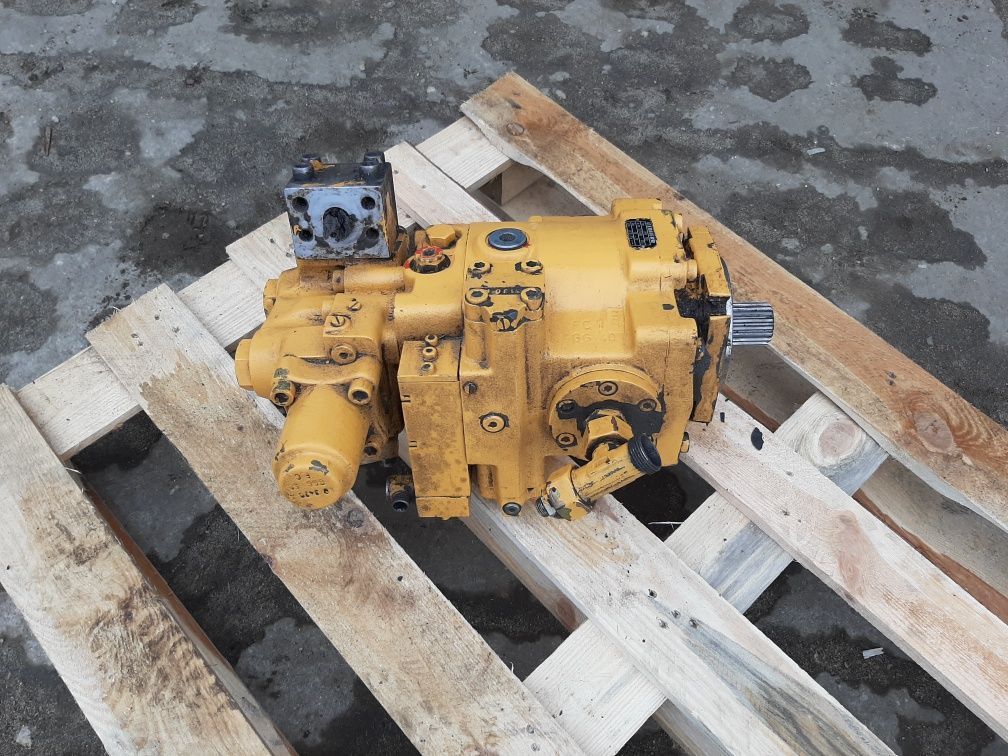 Hydromotor jazdy lmv 100 koparka Liebherr a900 902