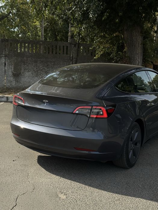 Аренда Тесла Модел 3, прокат авто Tesla Model 3