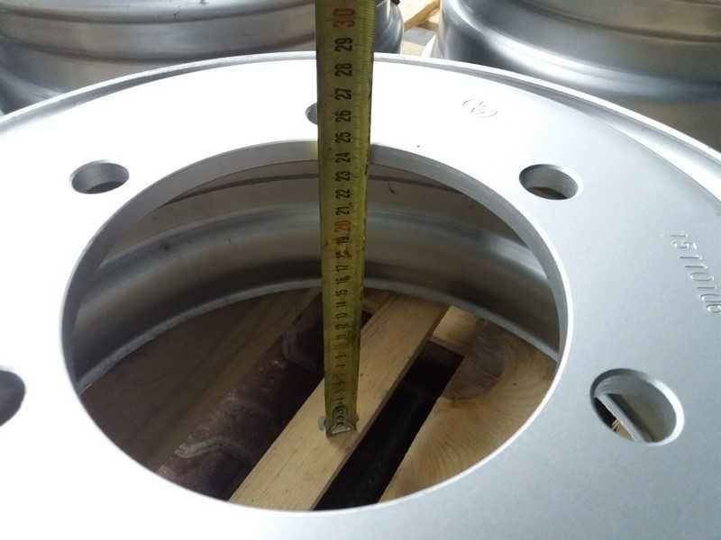 Nowe Felgi 6,75x17,5 ET135 6,75-17,5 6 otworów 6x205  C.Brutto