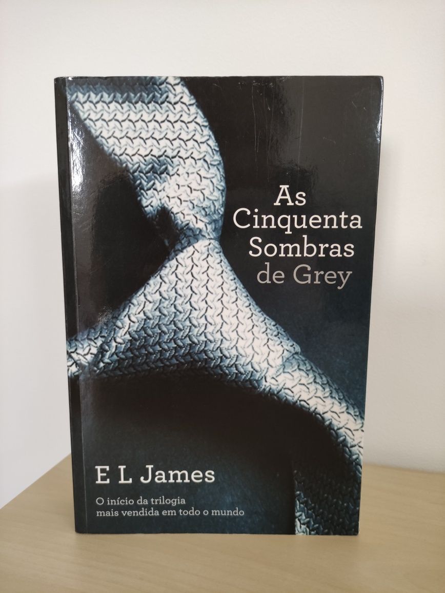 Livro "As Cinquenta Sombras de Grey"