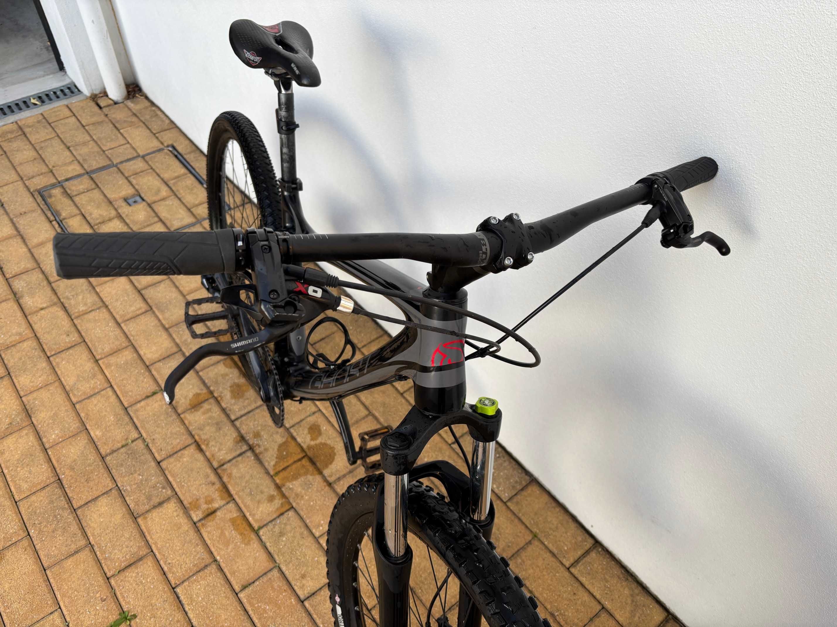 Bicicleta com quadro em carbono
